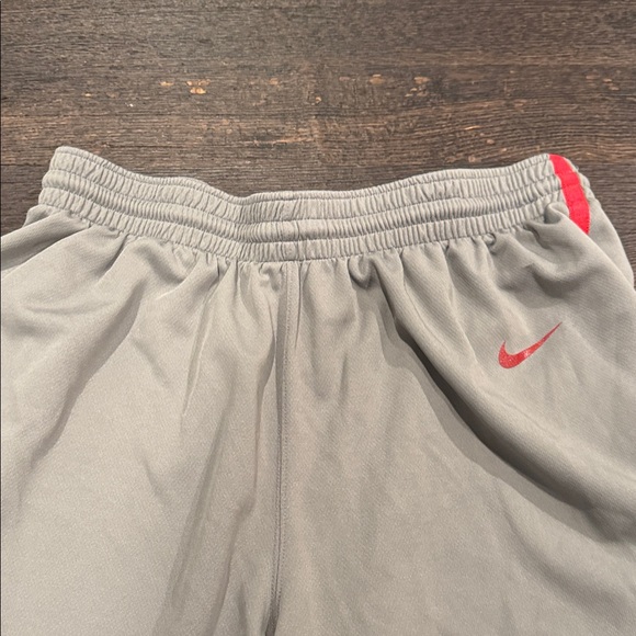 Washington State Cougar Nike Vintage Mens Athletic Shorts in Gray, Crimson,White - Picture 4 of 4